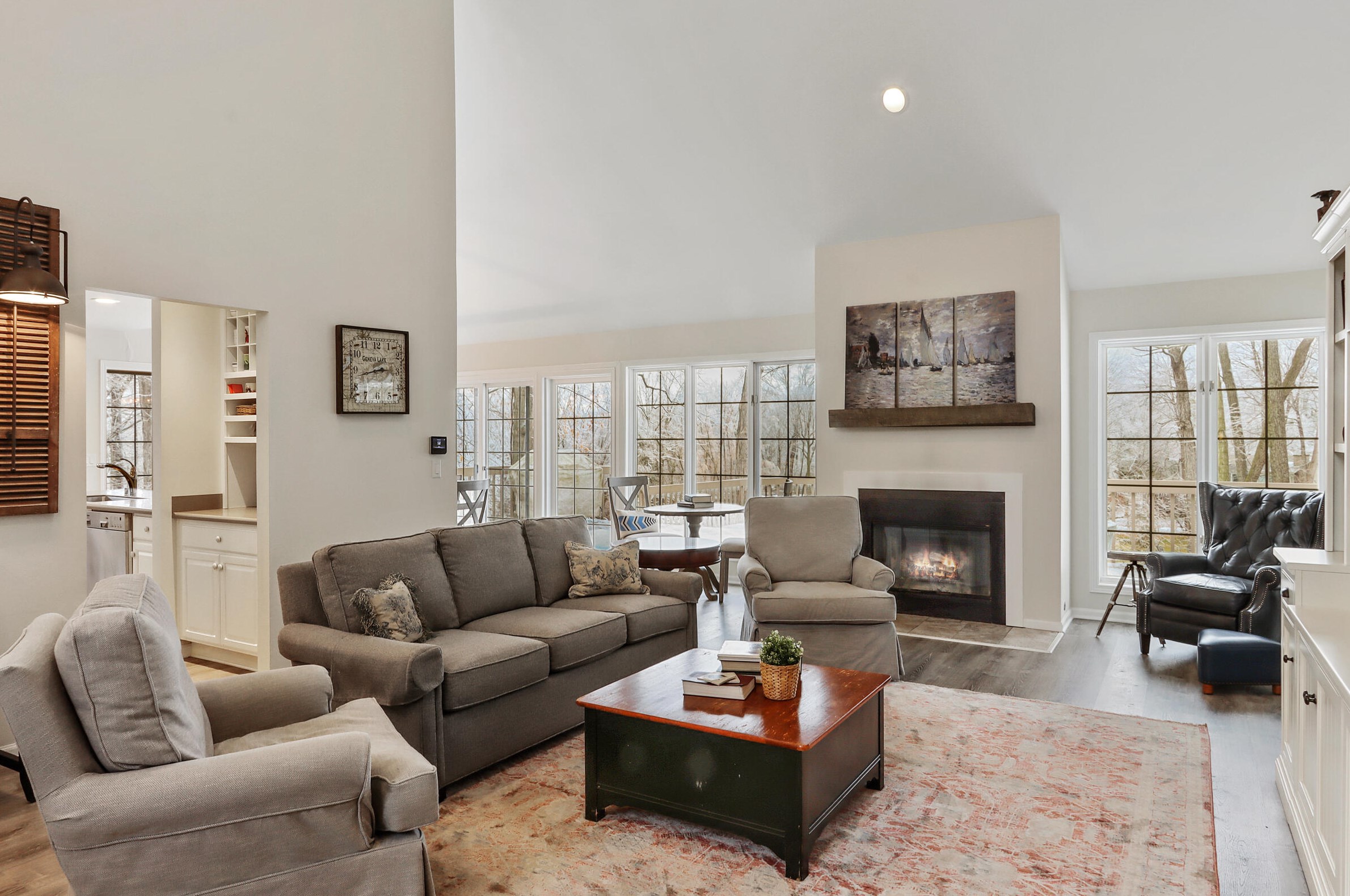 1047 Briarwood Dr, Fontana, WI 53125