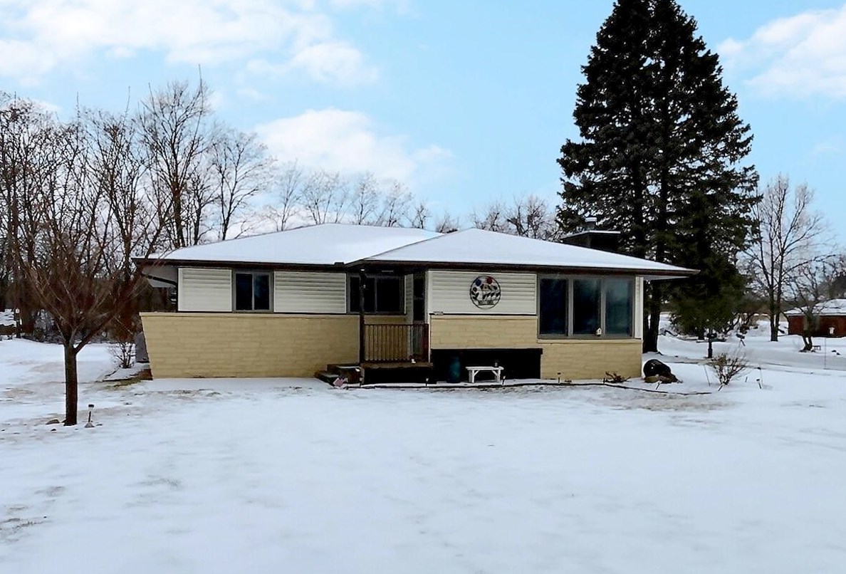 7209 Quincy Ave, Oak Creek, WI 53154-2204