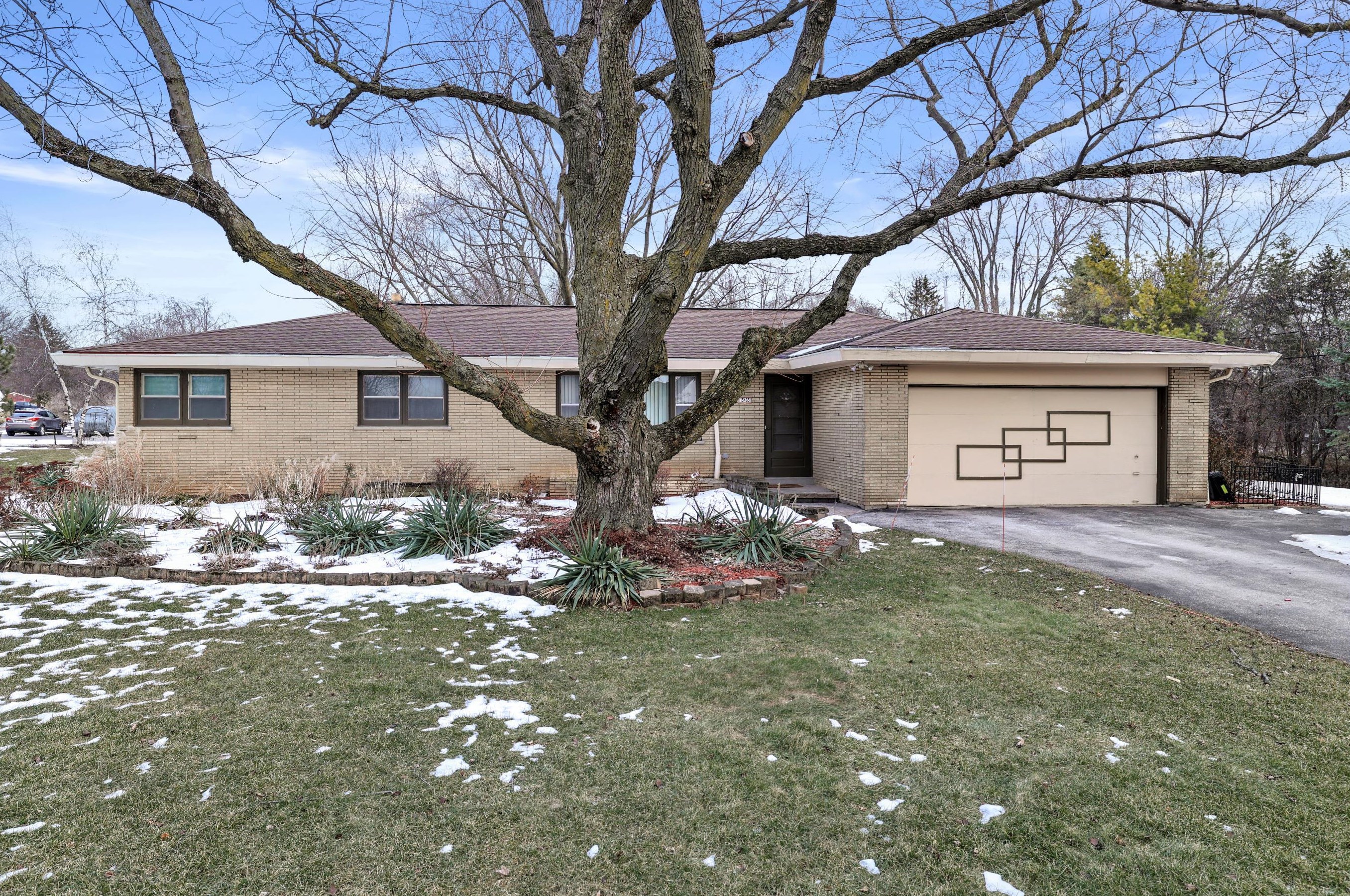 15465 Franklin Dr, Brookfield, WI 53005-4141