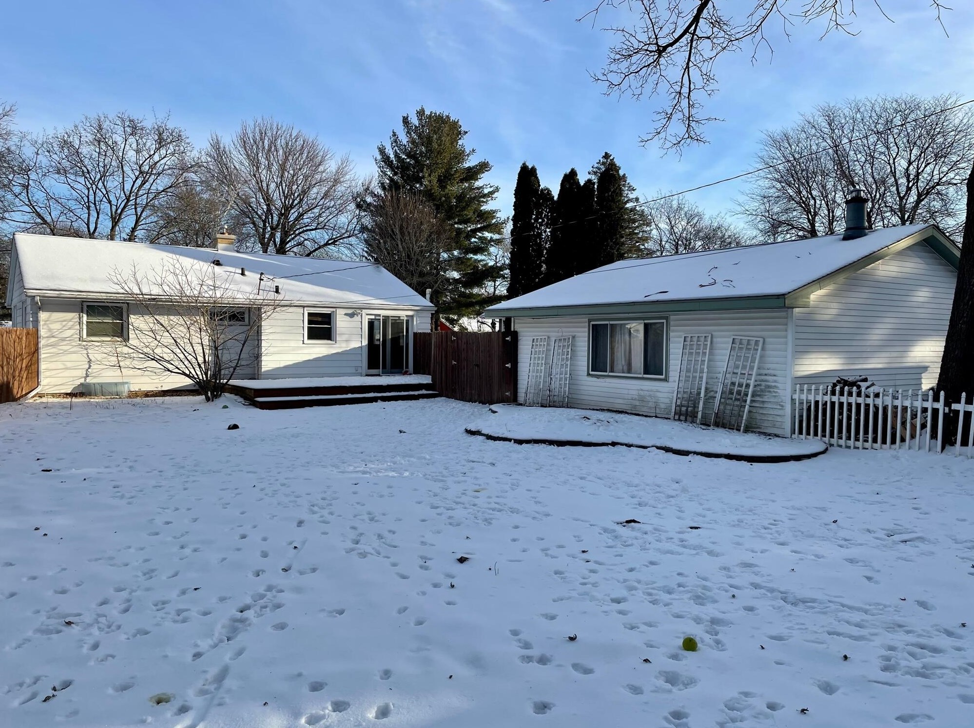 917 Nancy Ln, Madison WI  53704-1307 exterior