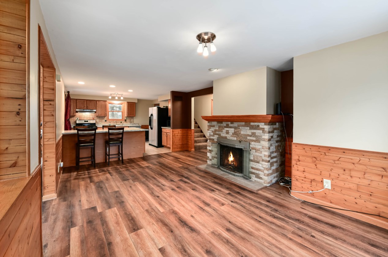 313 Delavan Dr, Delavan WI  53115-3046 exterior
