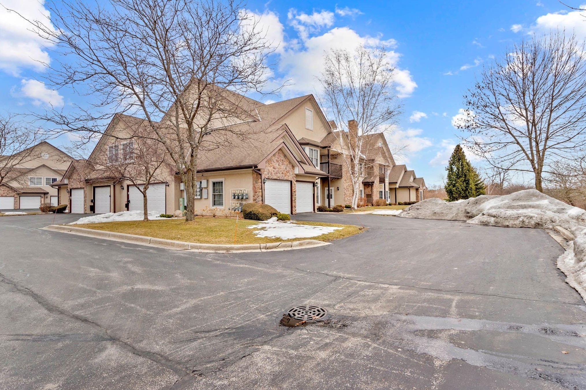 6830 34th St, Hales Corners, WI 53132-8349