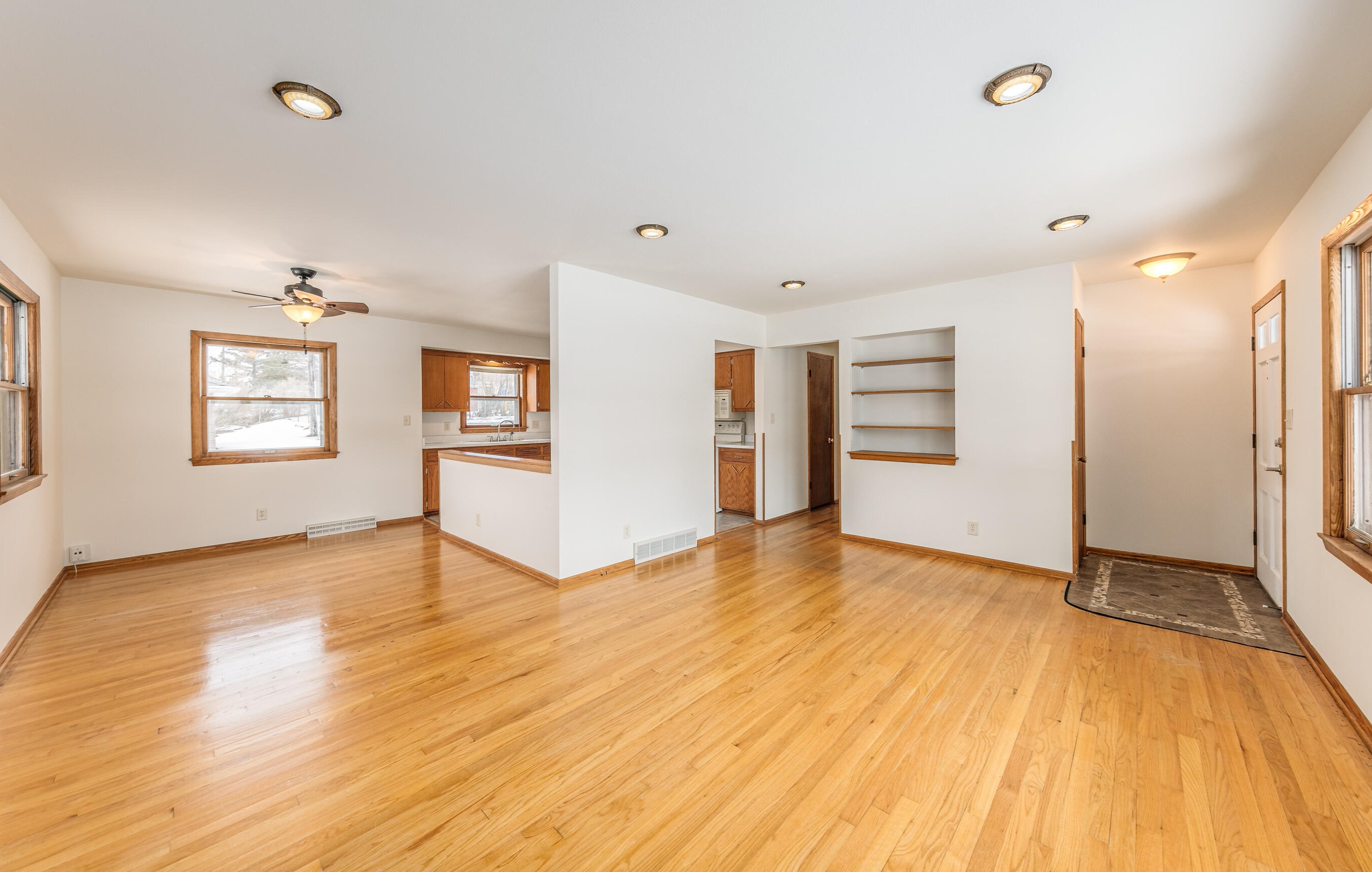 1637 Benjamin St, Port Washington, WI 53074-1010