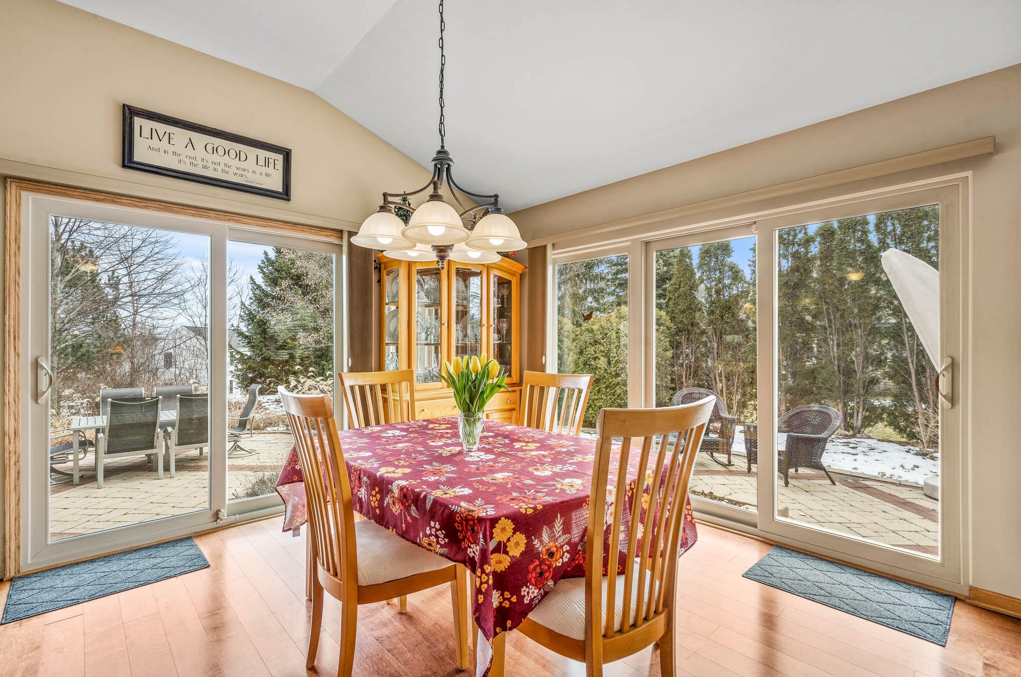 884 Joshua Ct, Pewaukee, WI 53072-6542