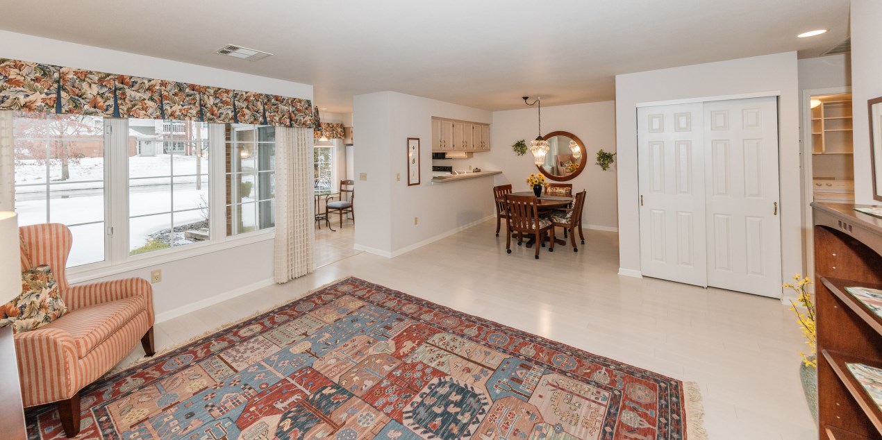8978 Woodbridge Dr, Greendale, WI 53129