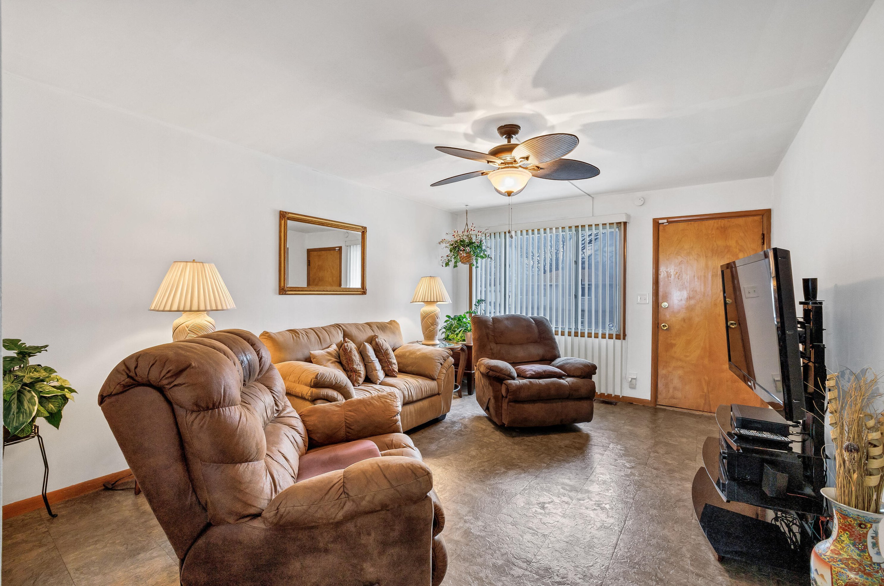 1923 84th St, Kenosha, WI 53143