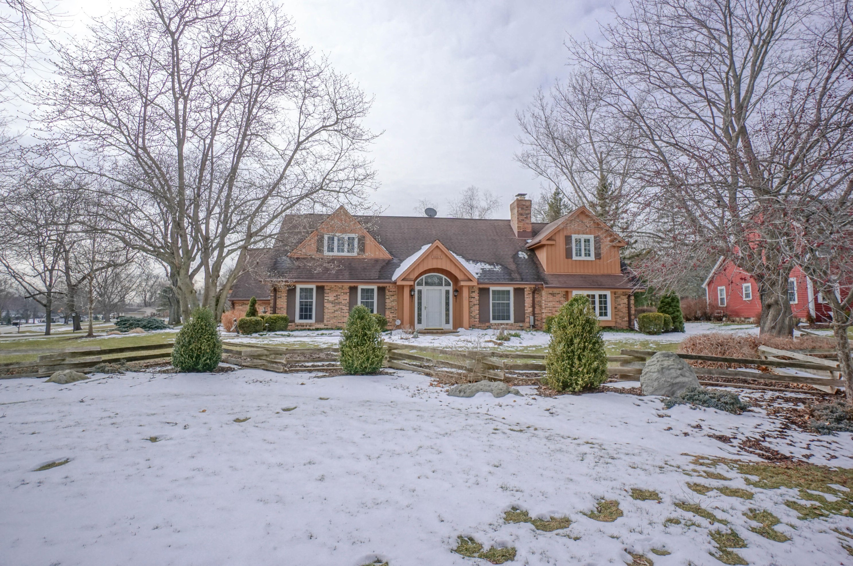 16615 Mary Cliff Ln, Brookfield WI  53005-2135 exterior