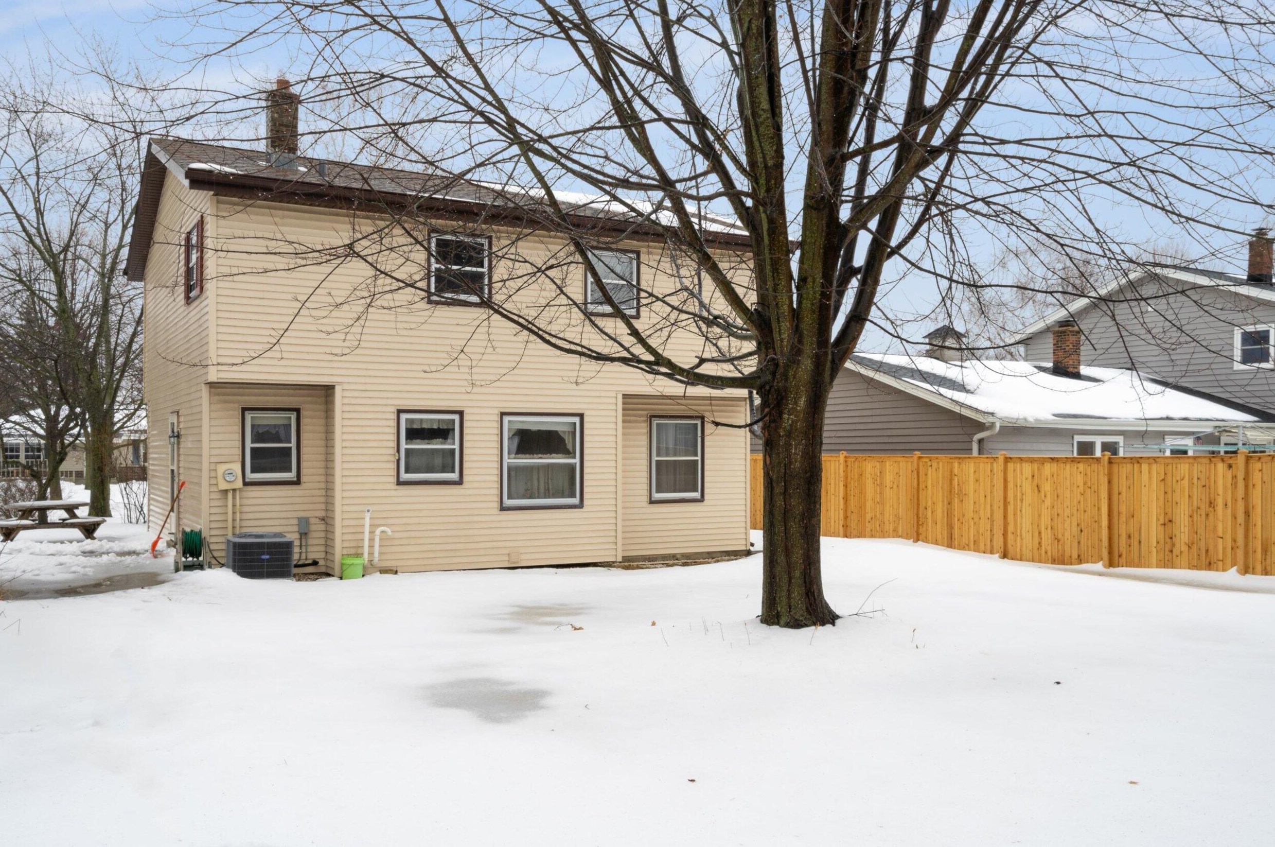 115 S Claremont Rd, Saukville, WI 53080