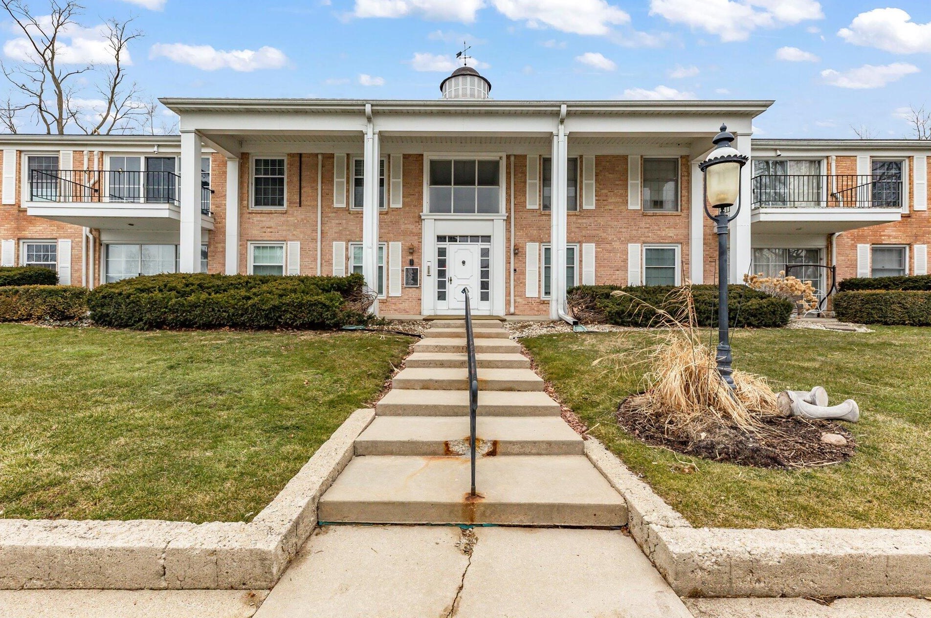 1305 W Main St #204, Lake Geneva, WI 53147