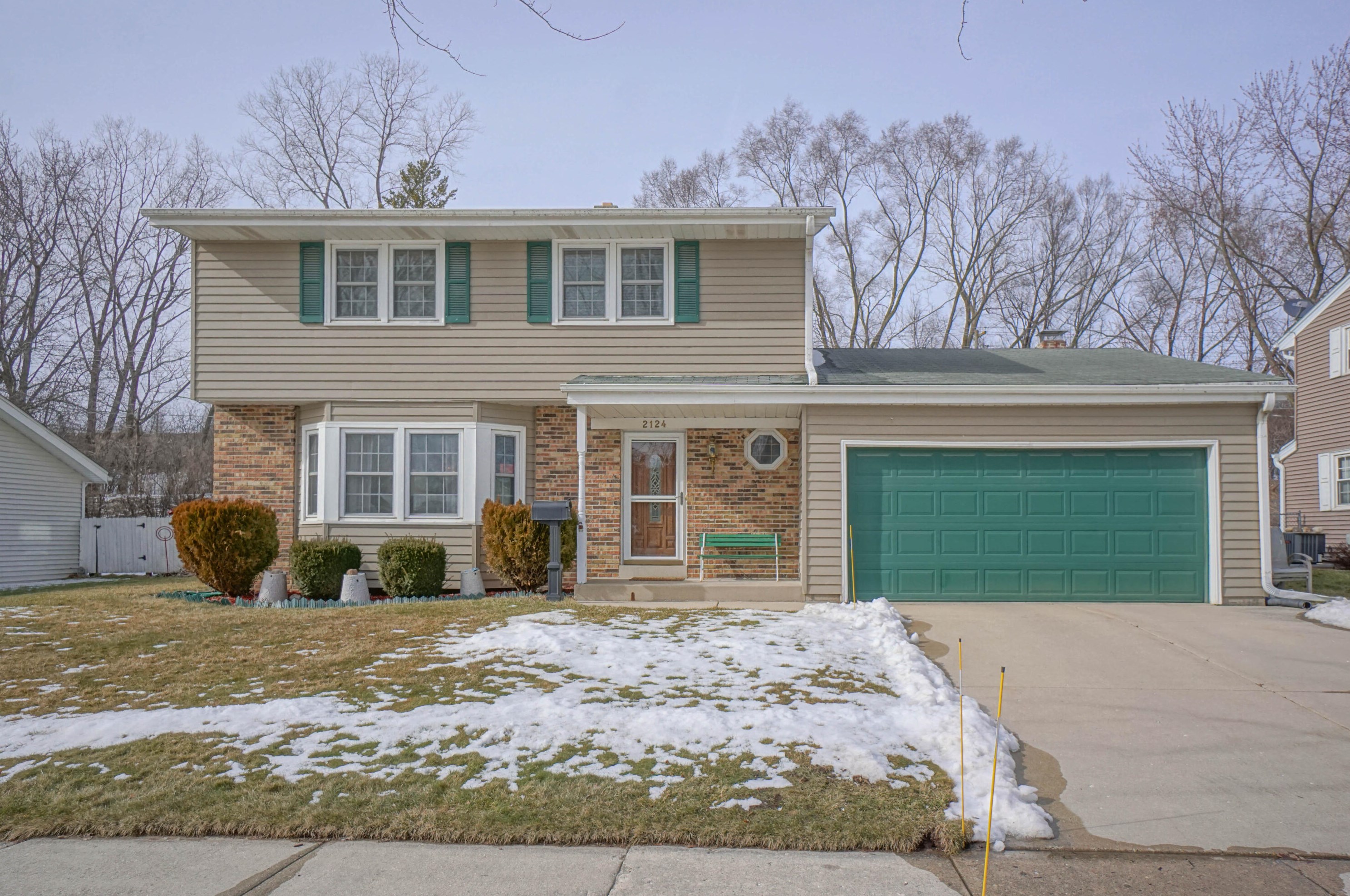 2124 Empire Dr, Waukesha, WI 53186