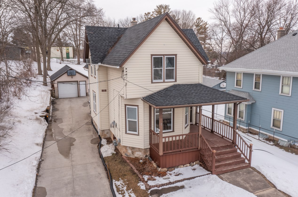 209 S Rural St, Hartford, WI 53027