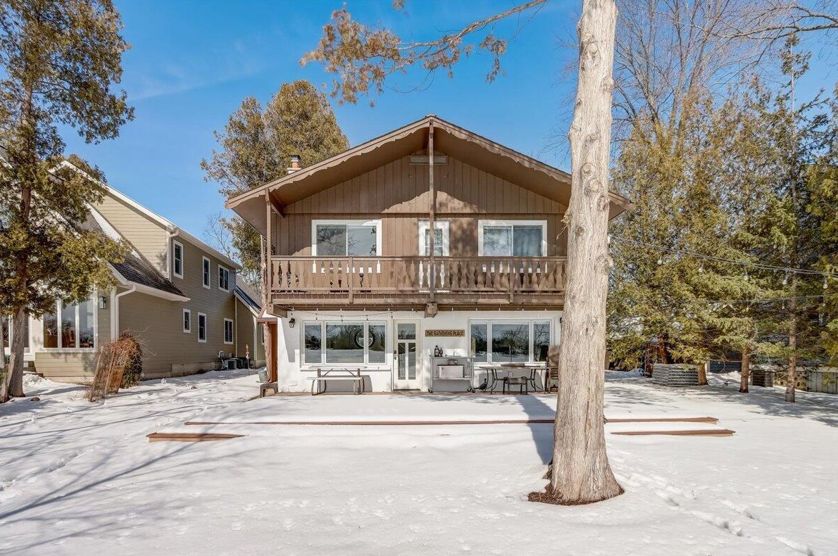 1359 Lakeview Rd, West Bend, WI 53090