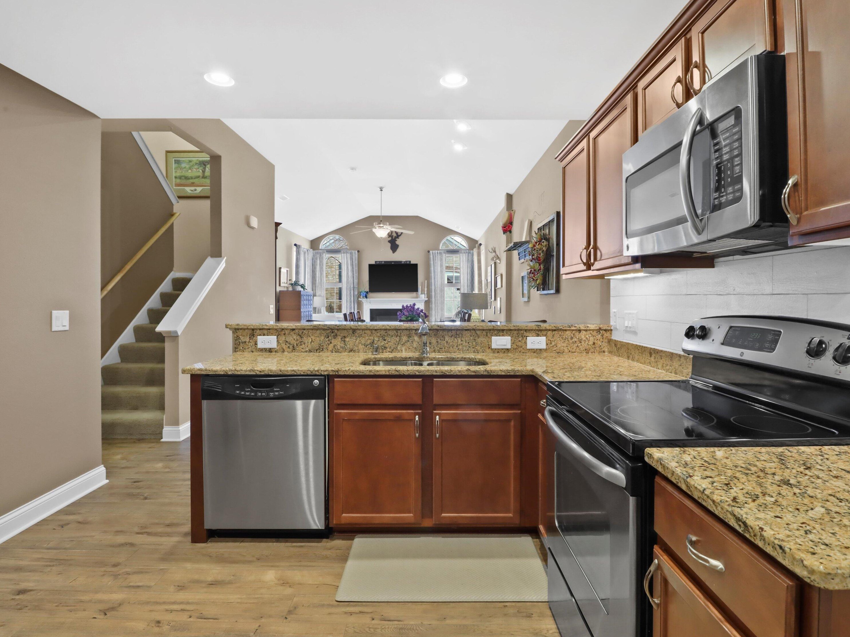 849 Grove St, Sun Prairie WI  53590-9591 exterior