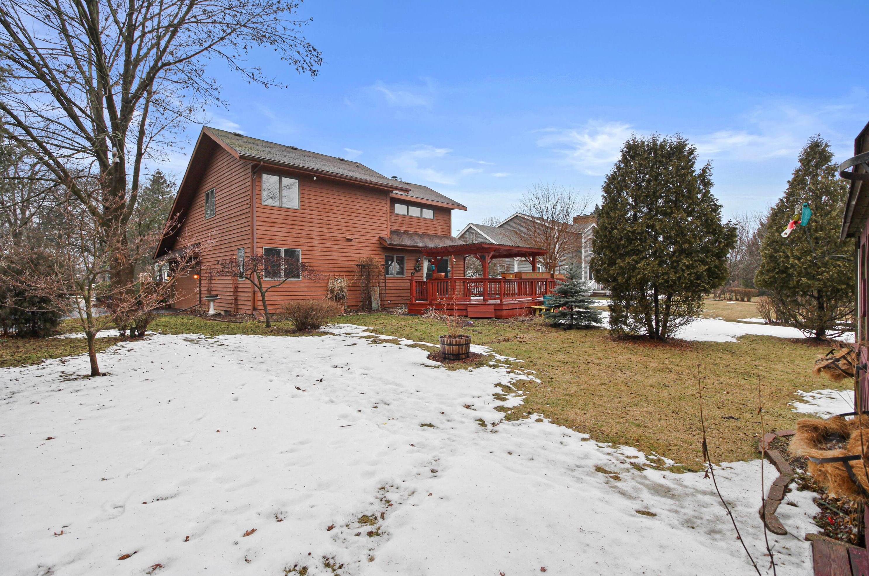 932 Cedar Dr, Lyons, WI 53105-1304