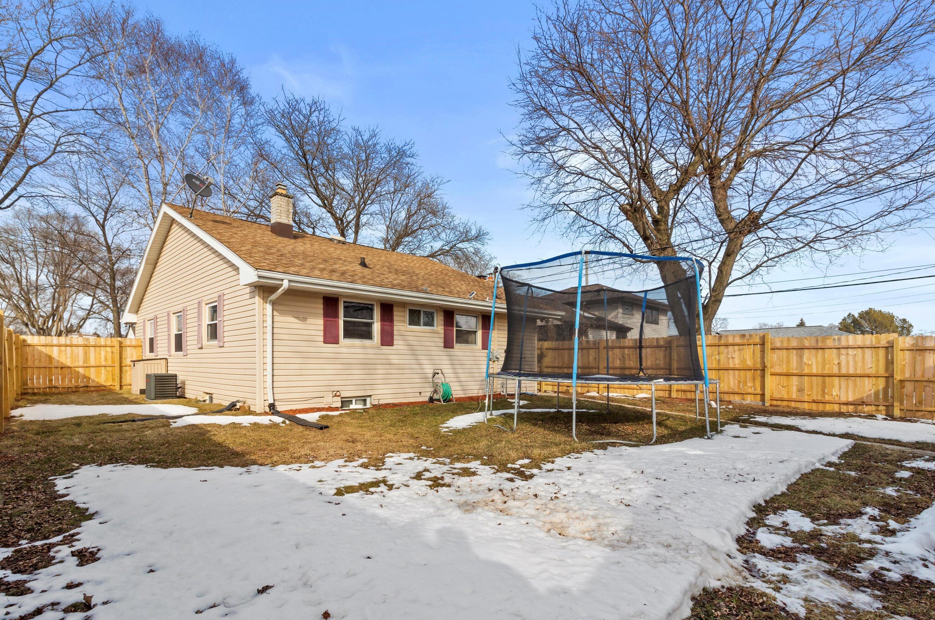 1835 Manitoba Ave, South Milwaukee, WI 53172