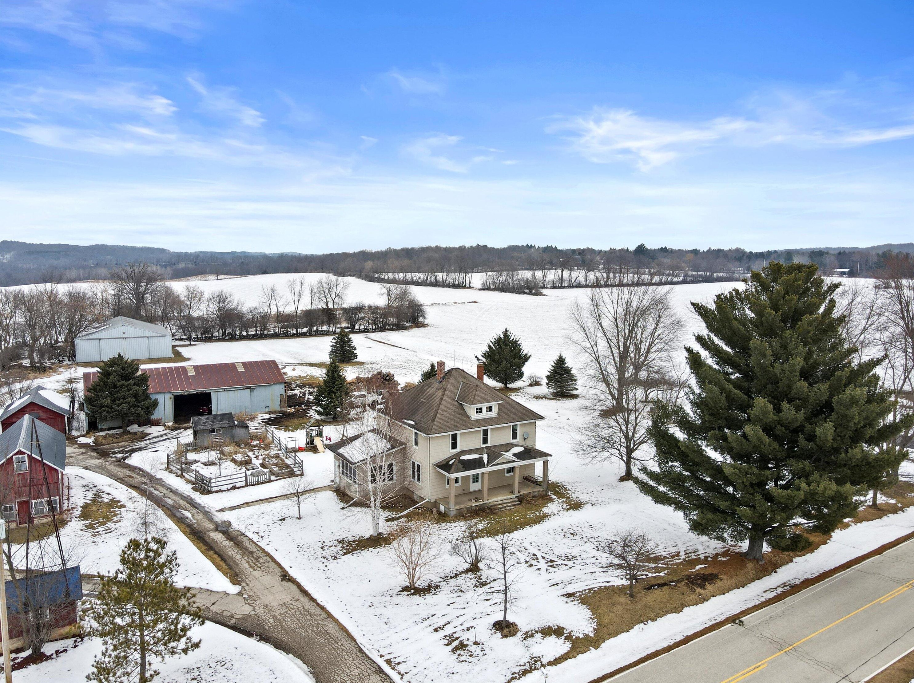5240 Elmwood Rd, Colgate, WI 53017
