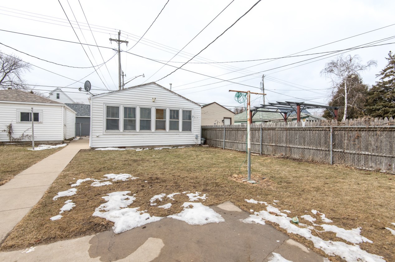 2323 S Logan Ave, Milwaukee, WI 53207