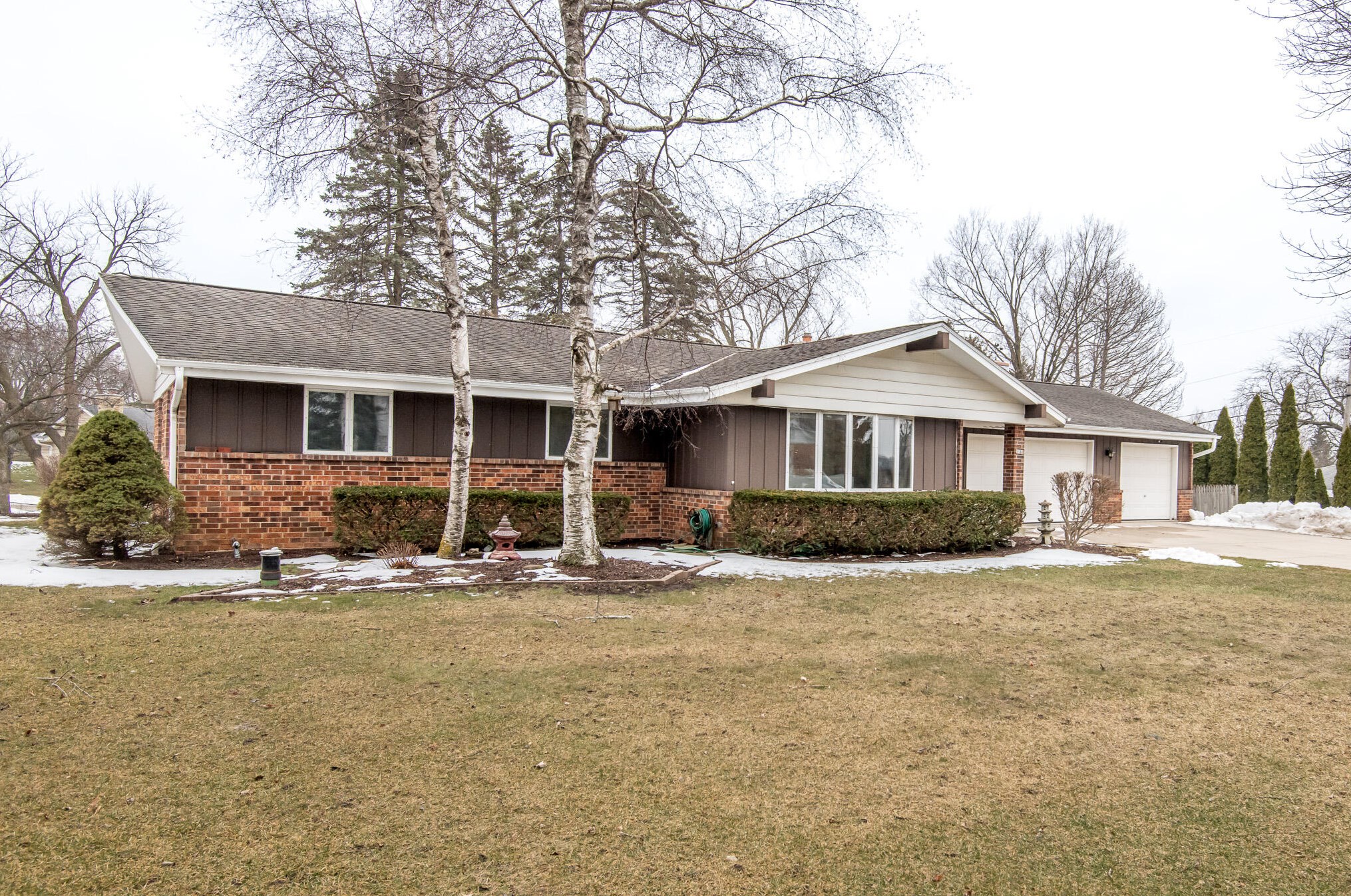 3560 Goetz Dr, Brookfield, WI 53005