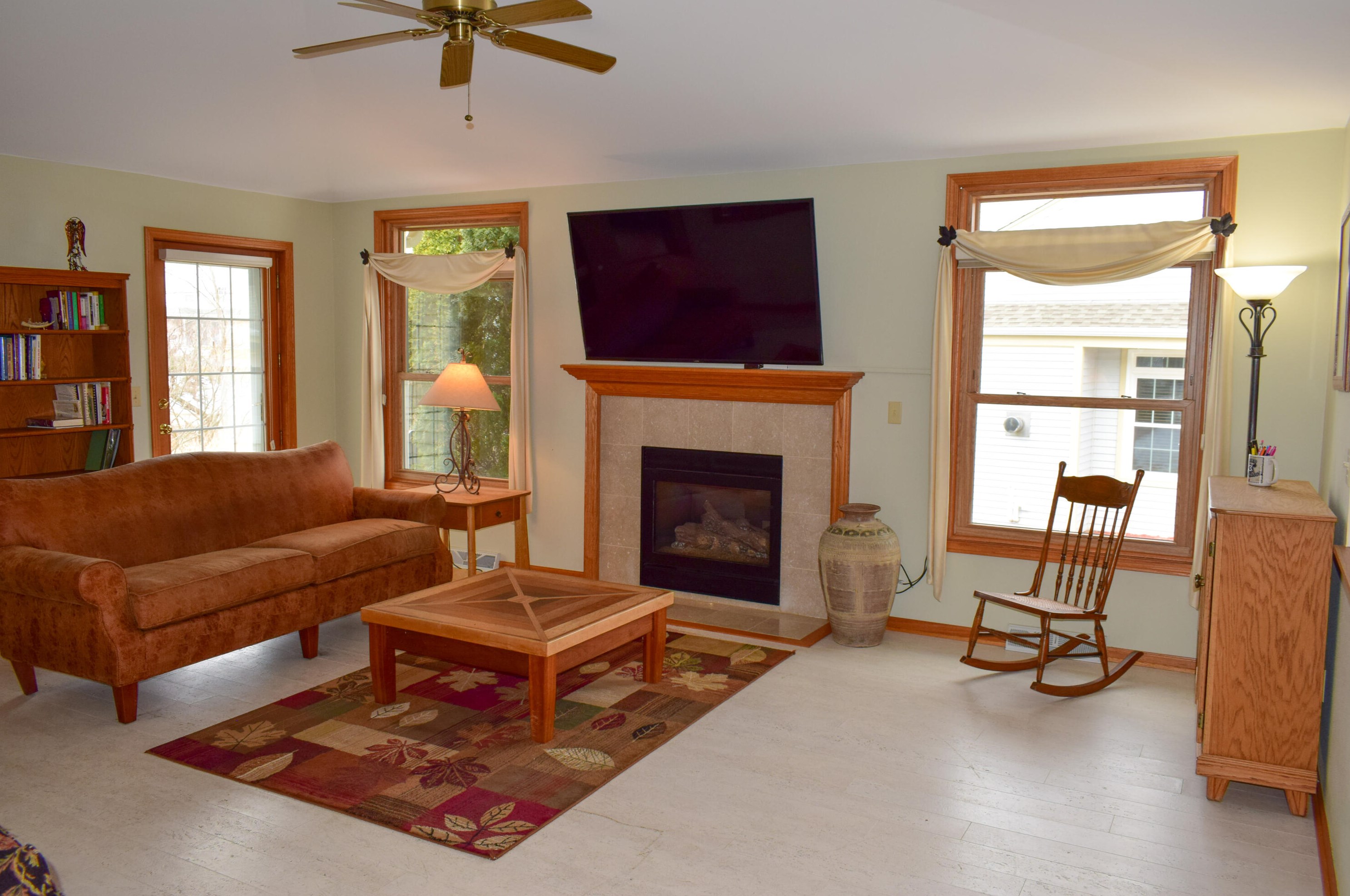 2715 Sandra Ln, Waukesha, WI 53188