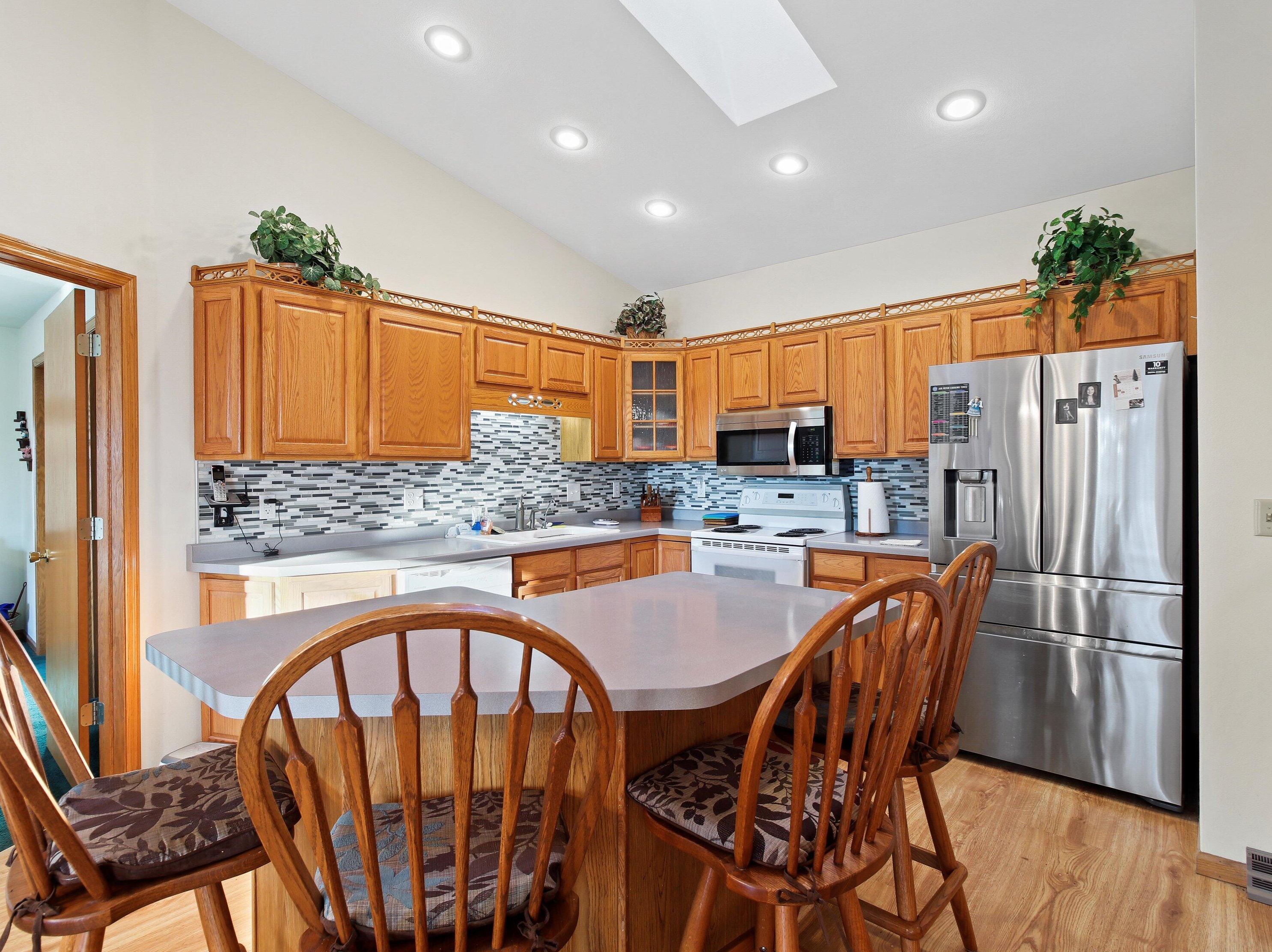 506 Jerome Ct, Elkhorn, WI 53121-1683