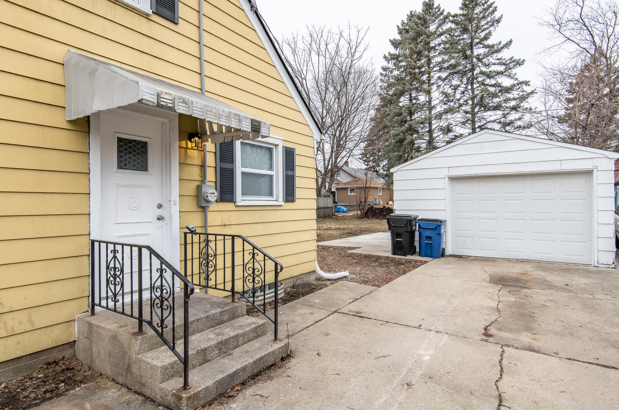 2036 Carlisle Ave, Racine, WI 53404