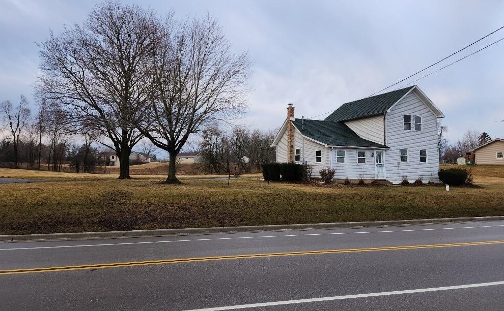 35601 Bassett Rd, Twin Lakes, WI 53181