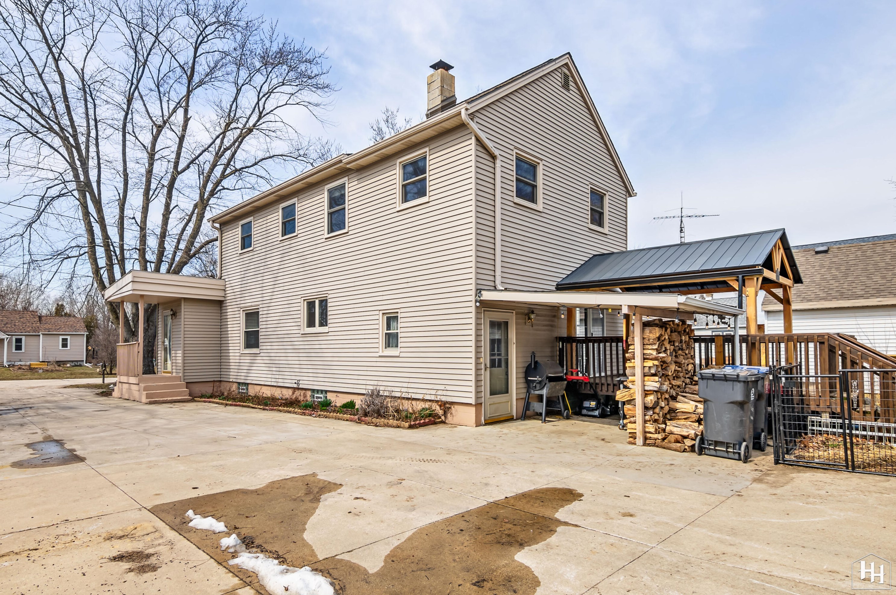 39 Summerset Dr, Racine, WI 53406-3316
