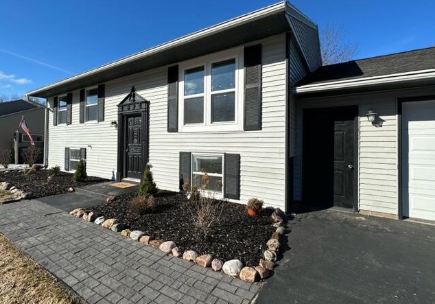 4824 Nottingham Ave, La Crosse WI  54601-8125 exterior