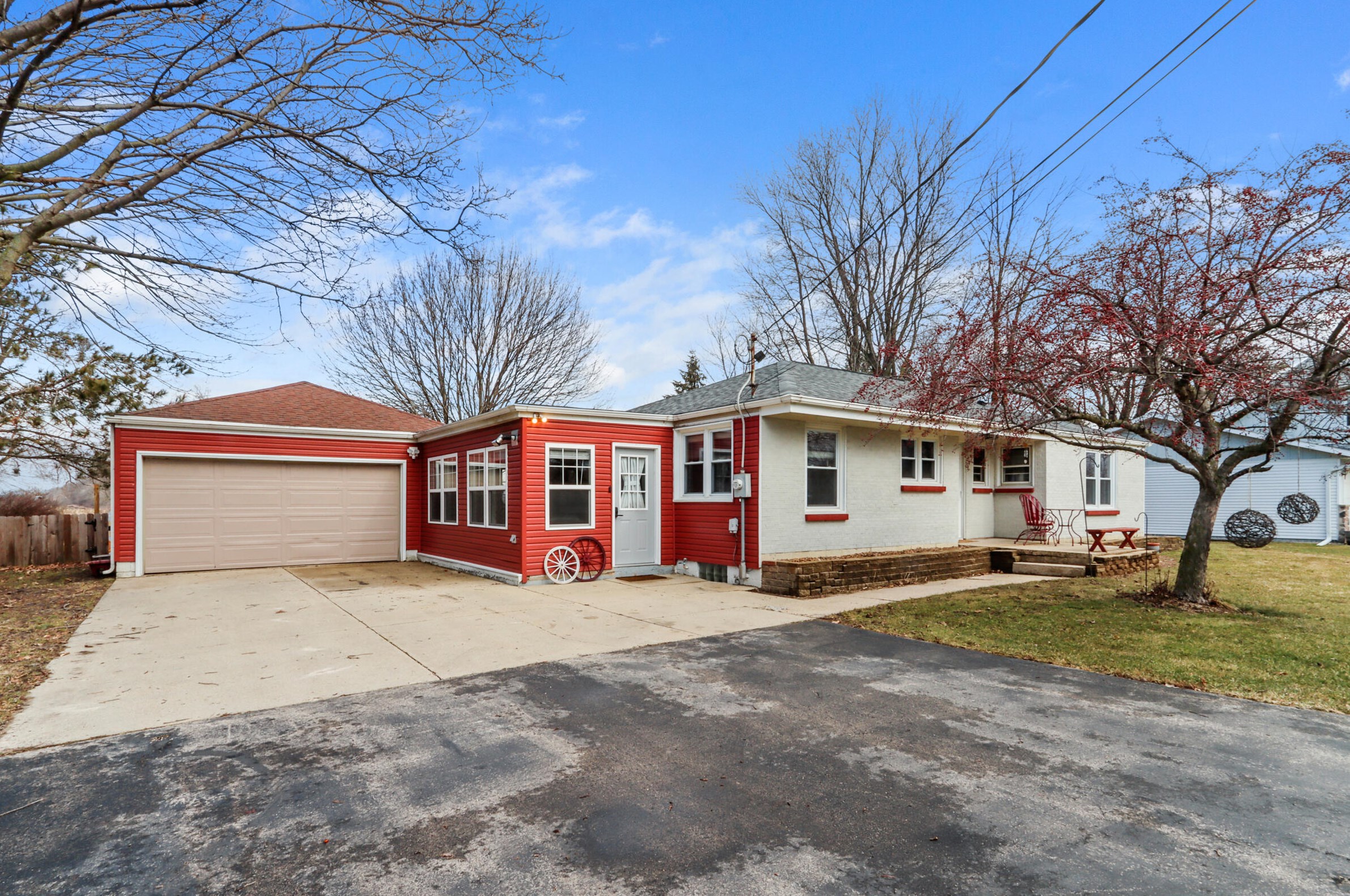 22730 Durand Ave, Kansasville, WI 53139