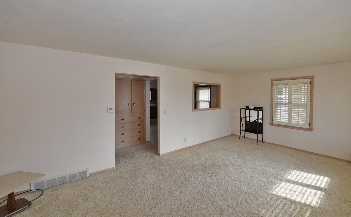 2320 Gillen St, Racine, WI 53403-3053
