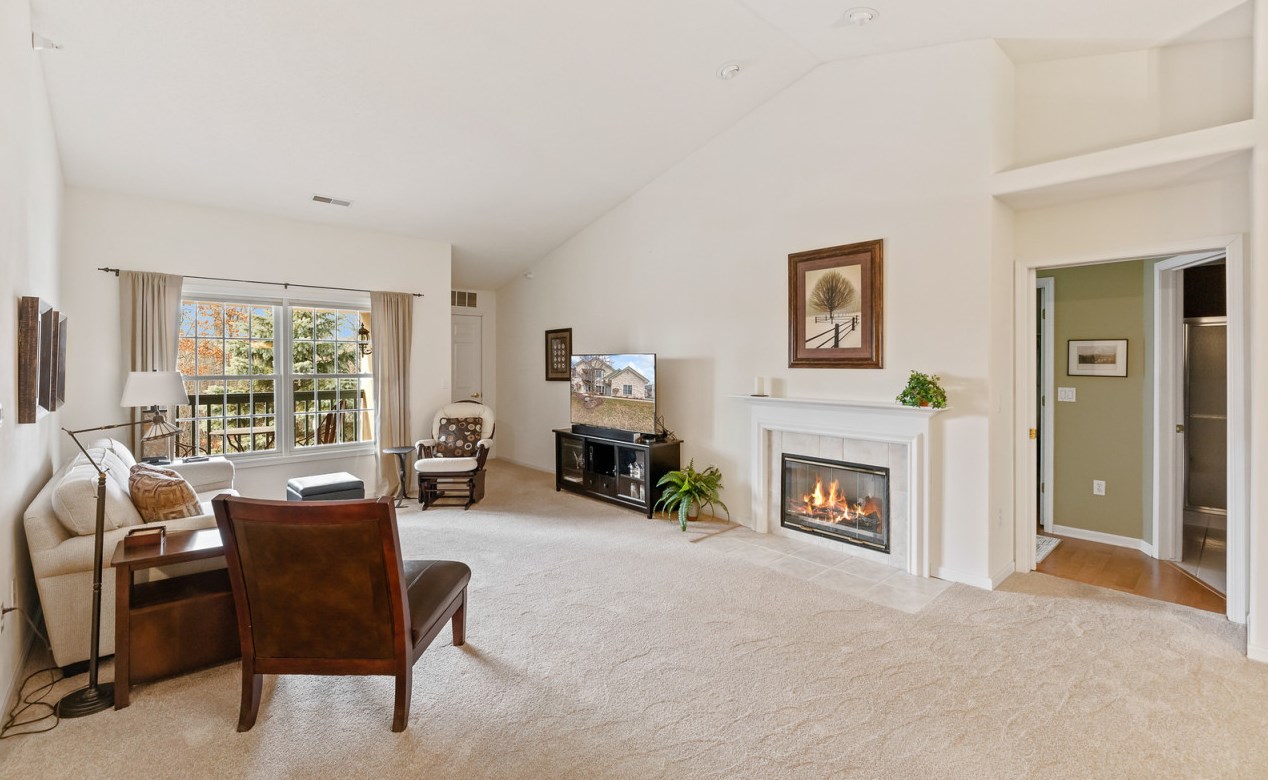 10232 W Deerwood Ln #15, Hales Corners, WI 53132
