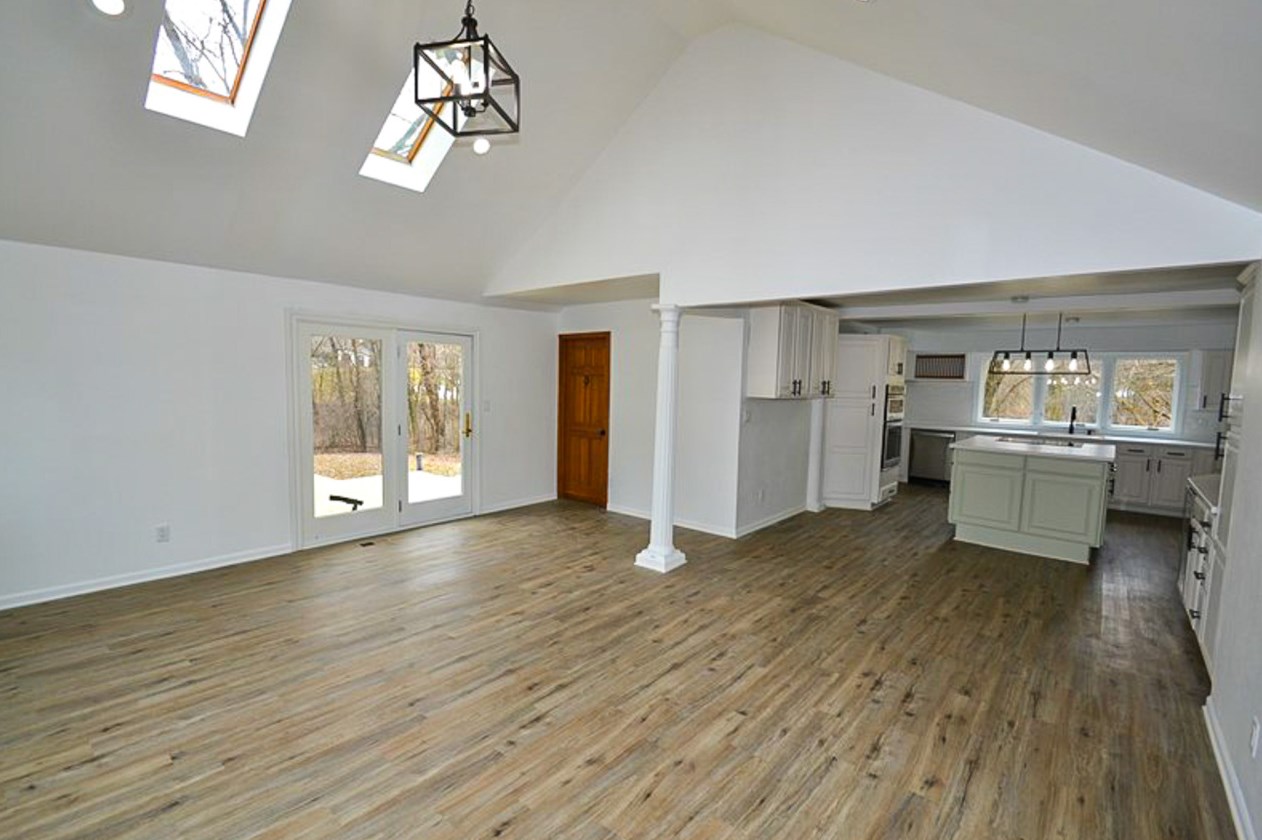 1526 N Waterville Rd, Oconomowoc, WI 53066