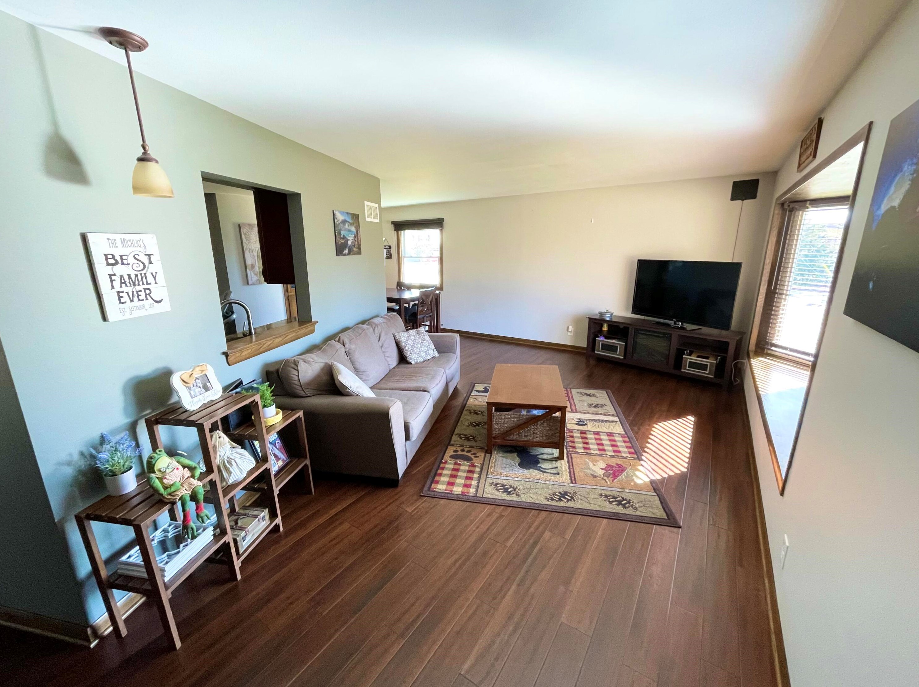 8830 35th St, Hales Corners, WI 53132-9332