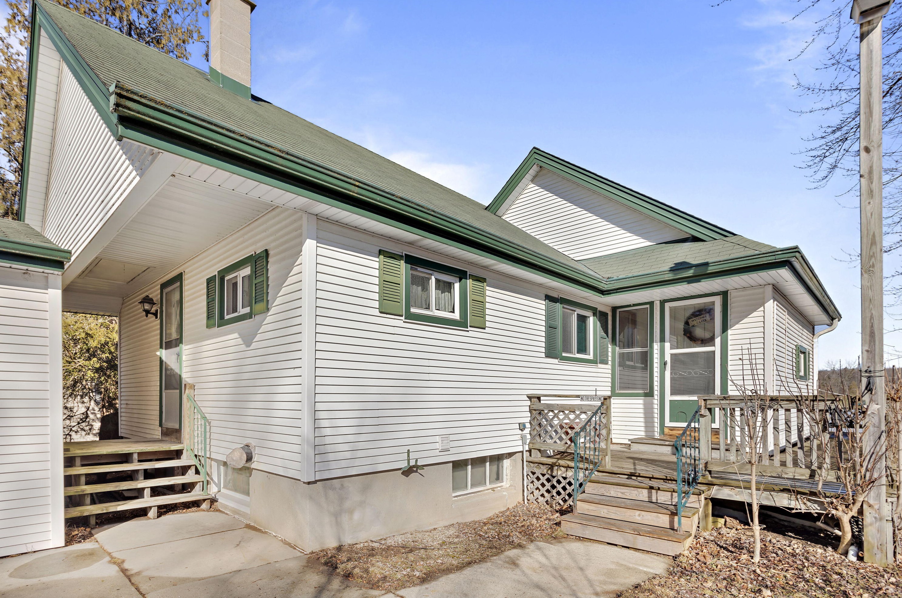 1266 E Green Lake Dr, West Bend, WI 53090