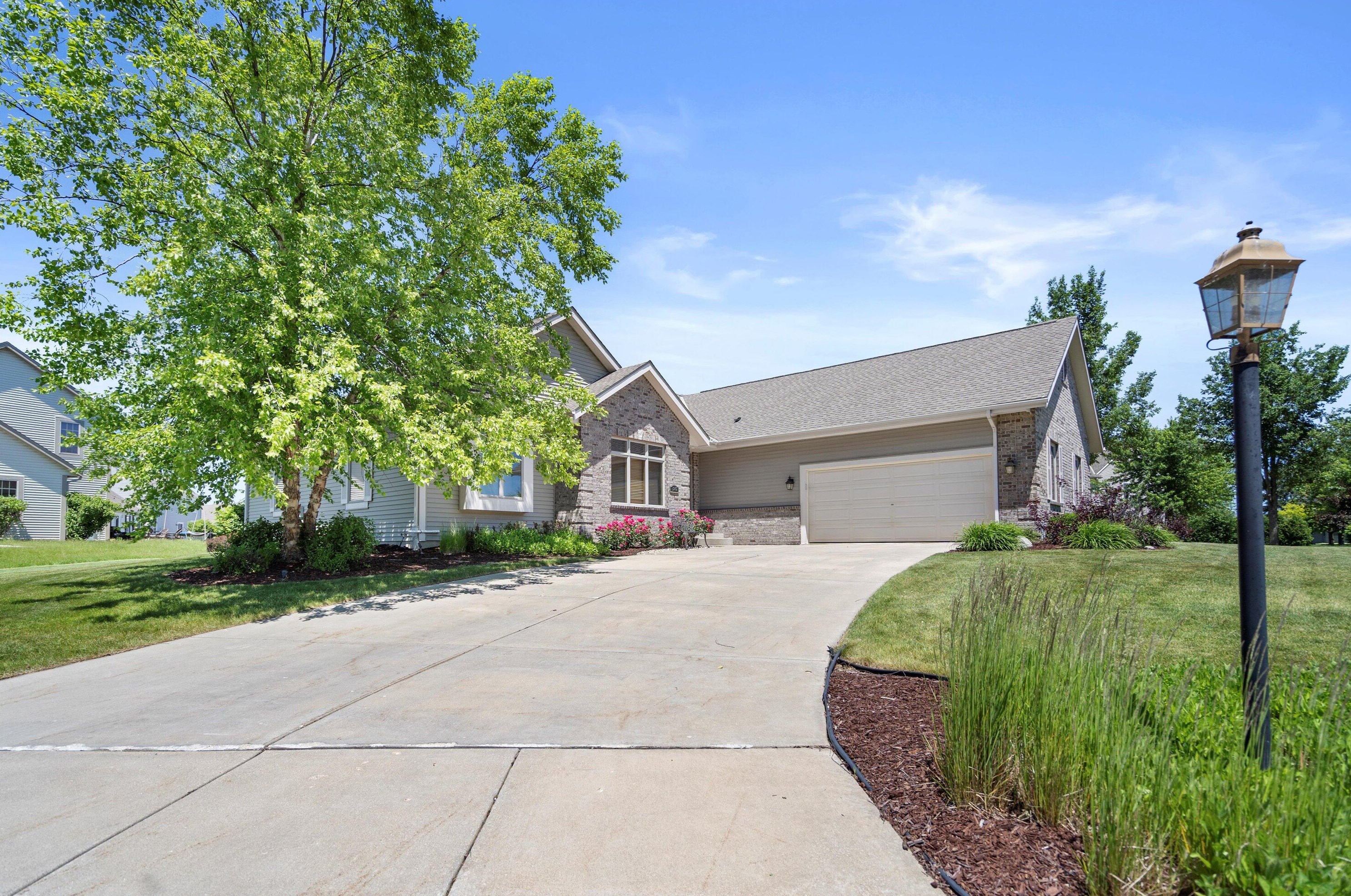 5242 Highlands Ct, Hales Corners, WI 53132-7108
