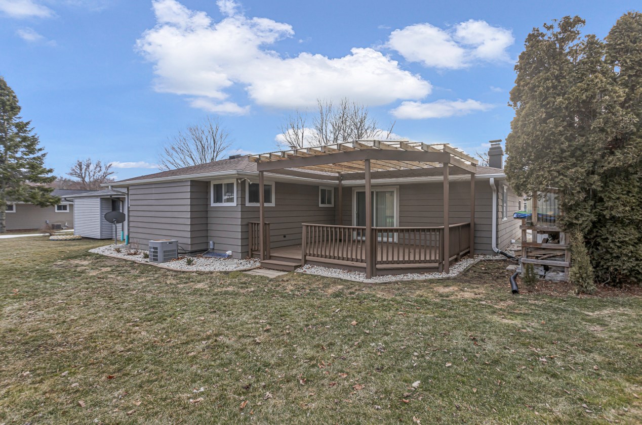 3949 17th Pl, Sheboygan WI  53081-7561 exterior