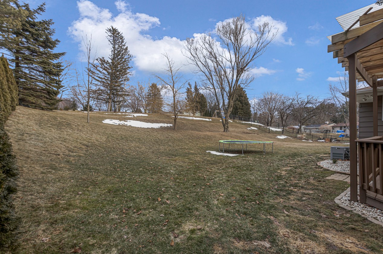 3949 17th Pl, Sheboygan WI  53081-7561 exterior