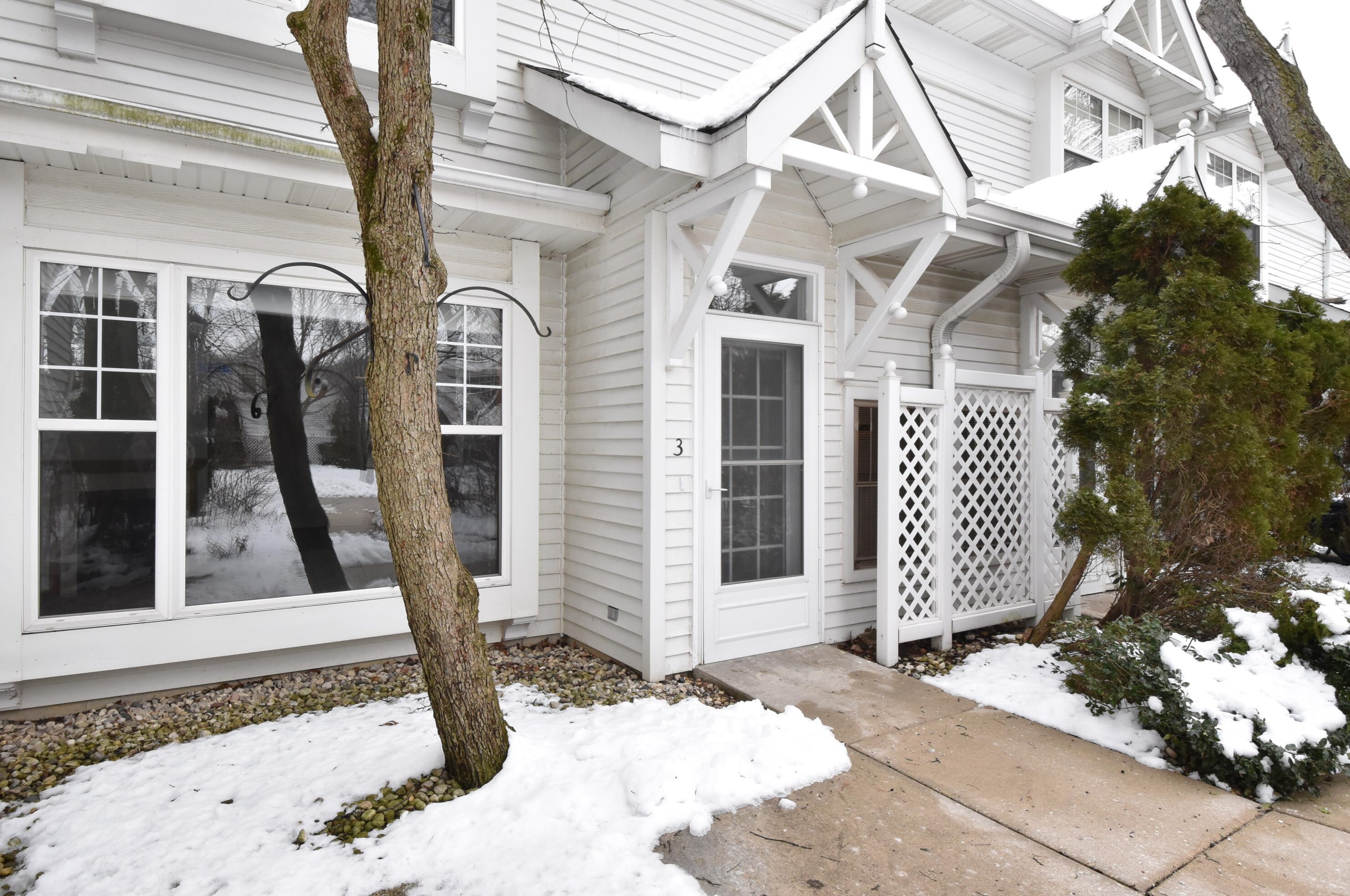 6168 Creekside Dr, Cudahy WI  53110-3444 exterior
