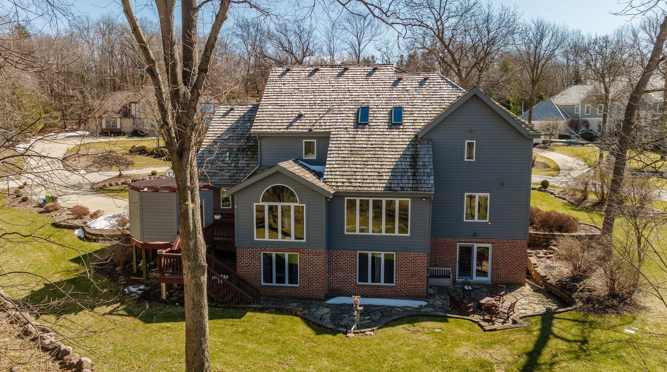 2625 Buckingham Pl, Brookfield, WI 53045-4195