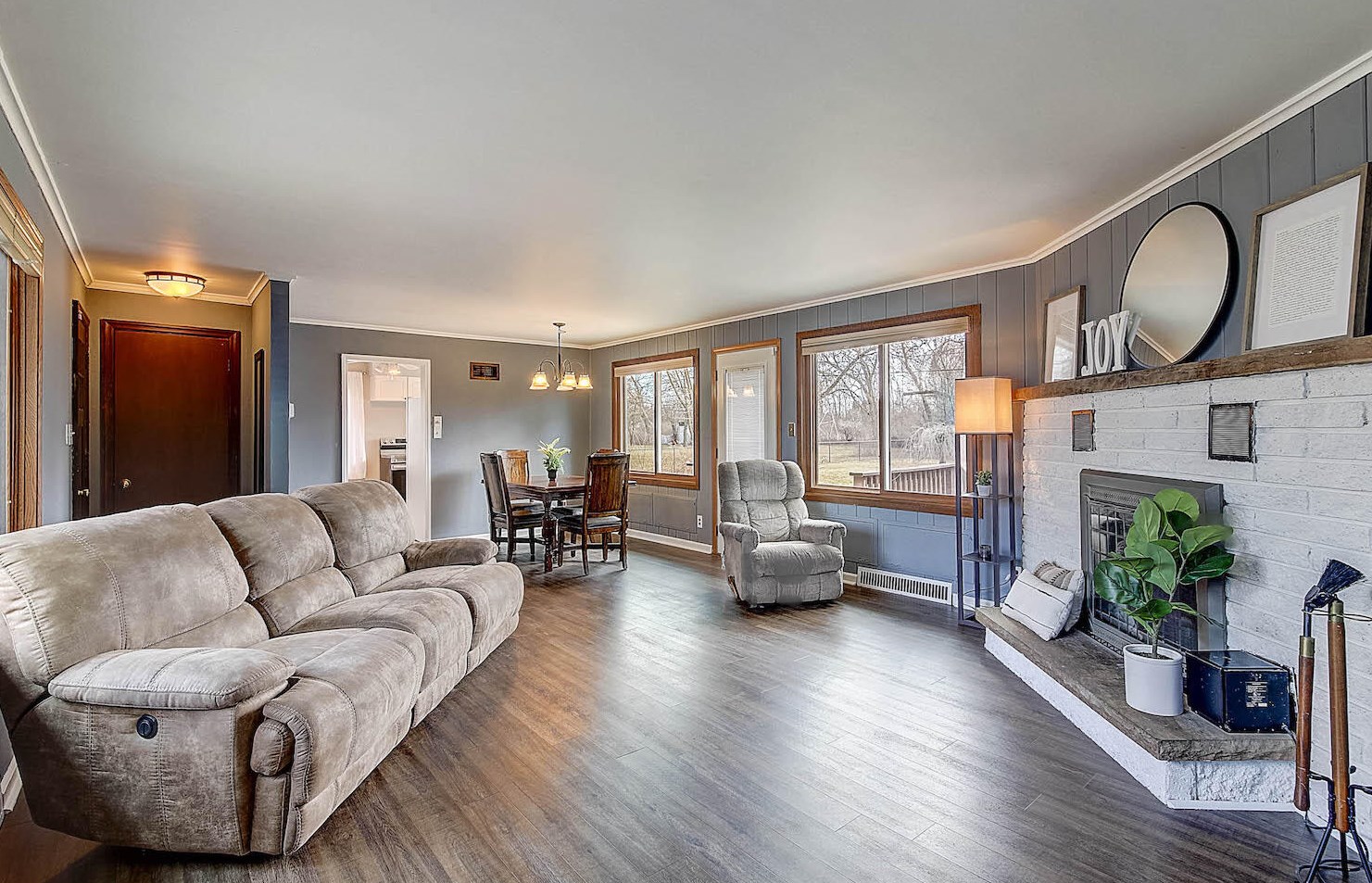 13821 W Forest Dr, Waukesha, WI 53151