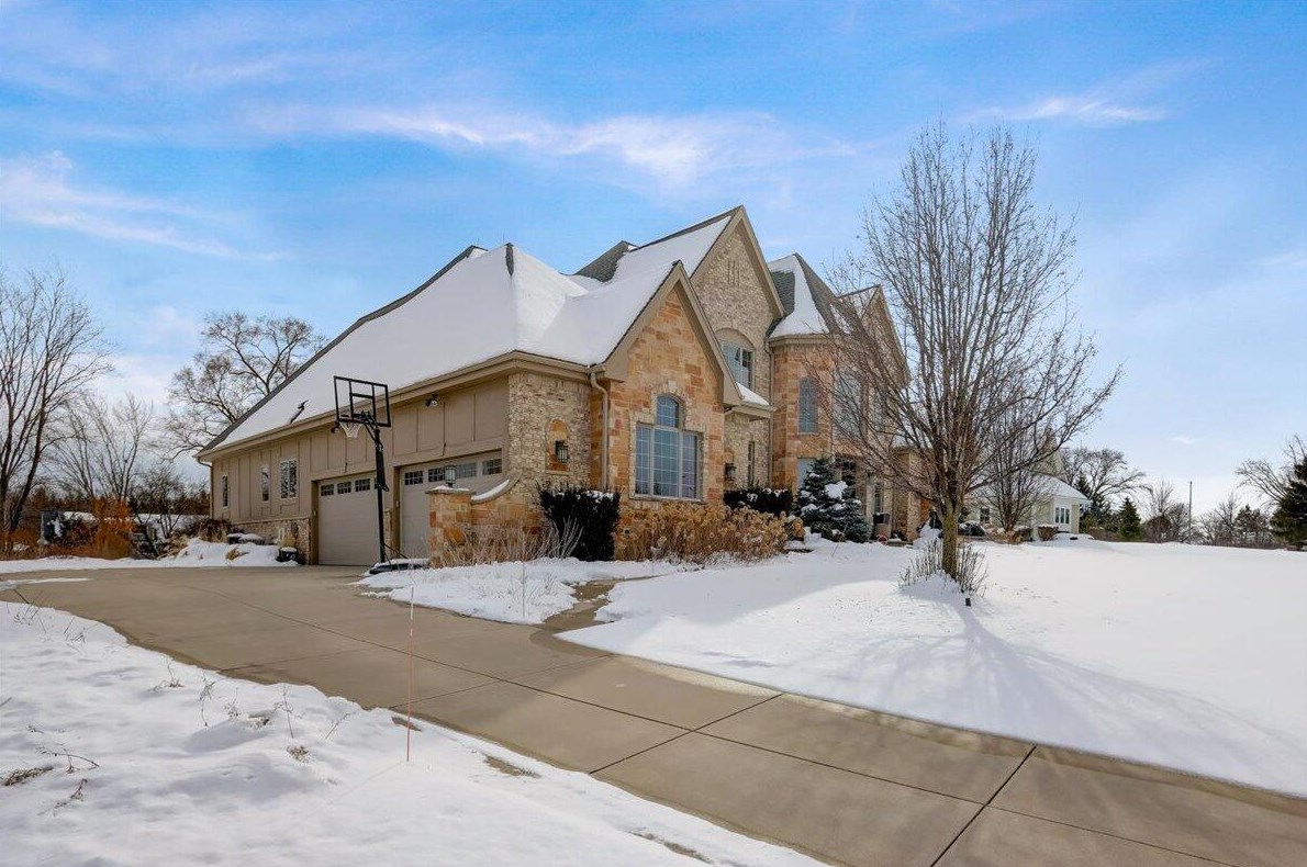 17045 Hidden Creek Ct, Brookfield, WI 53005-2004