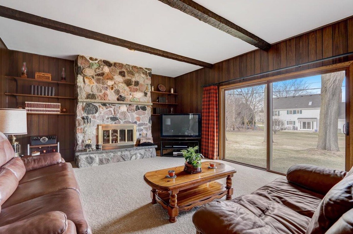 1195 Copenhill Dr, Waukesha, WI 53186