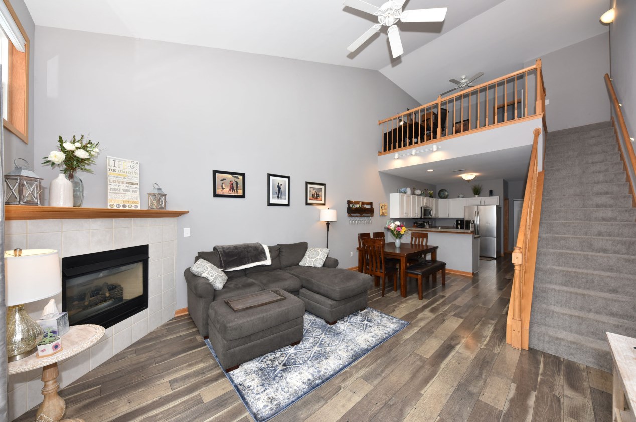 2418 Fox River Pkwy #f, Waukesha, WI 53189