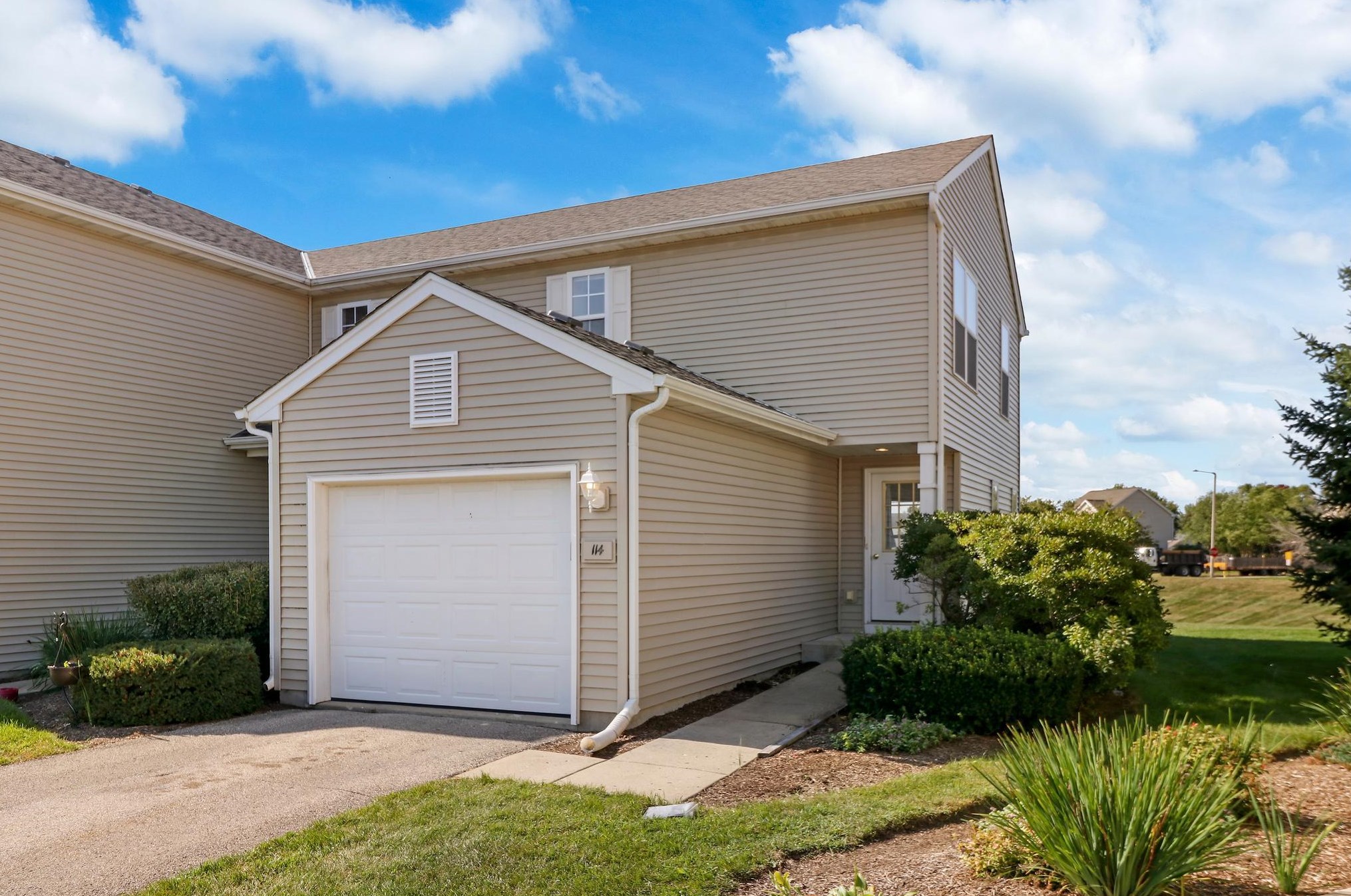 1400 Hunters Ridge Dr #114, Genoa City, WI 53128