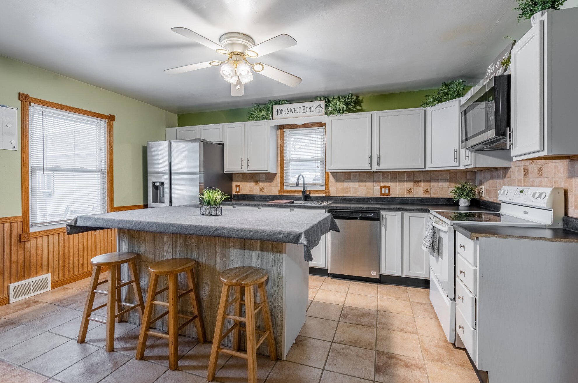 2210 Vanburen St, New Holstein, WI 53061