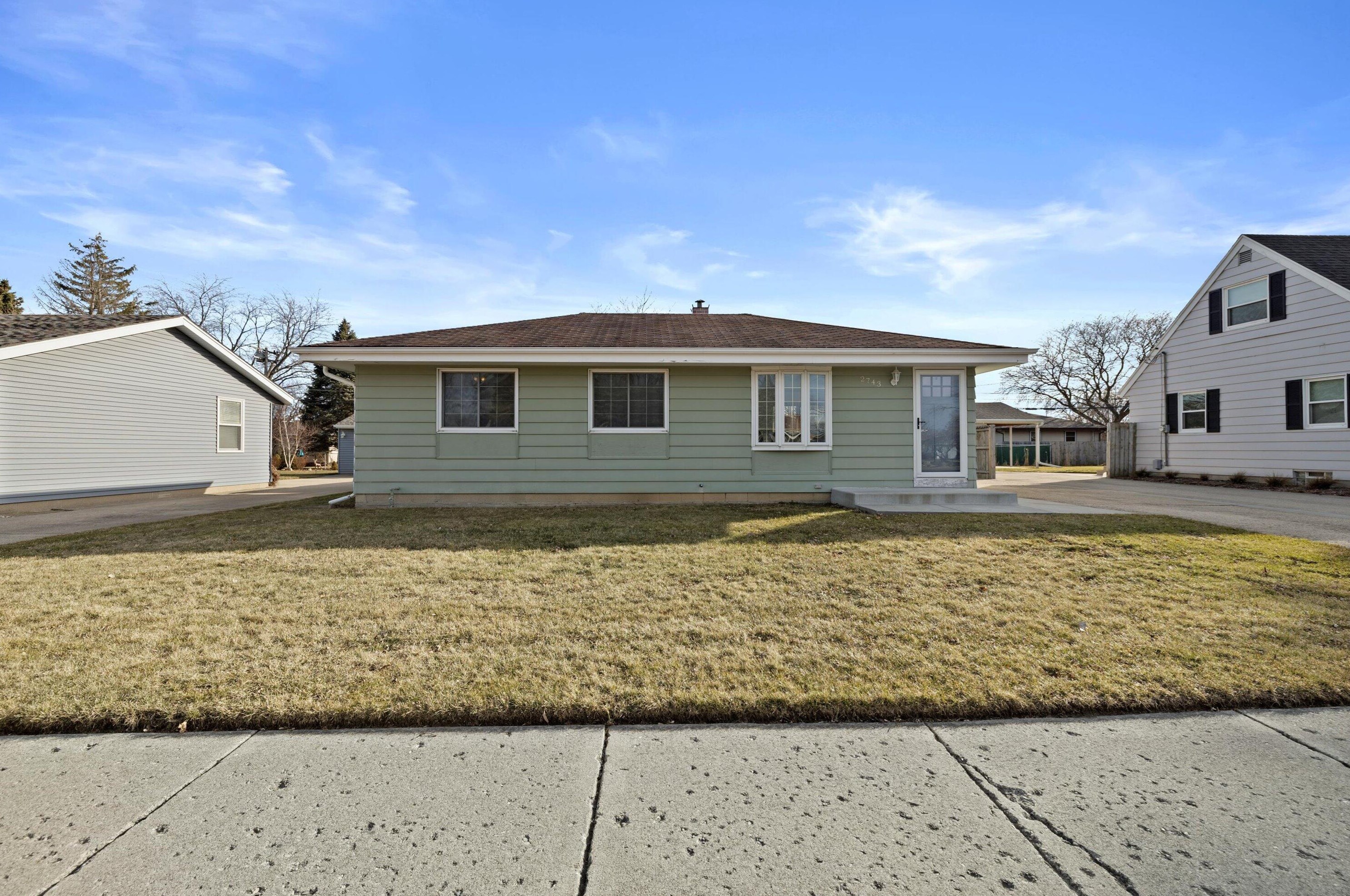 2743 84th St, Kenosha, WI 53143