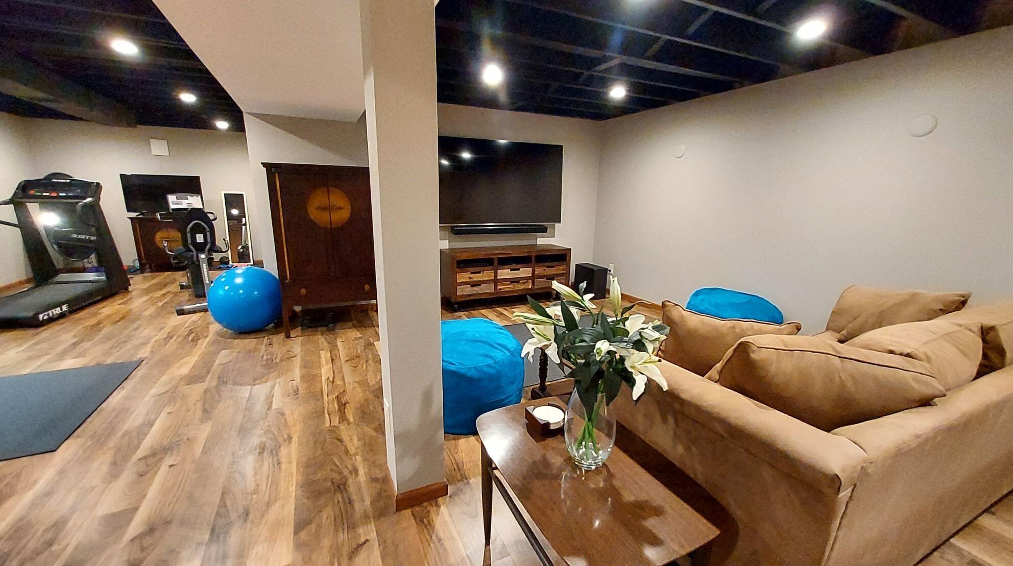 8157 Woodfield Dr, Hales Corners WI  53132-8386 exterior