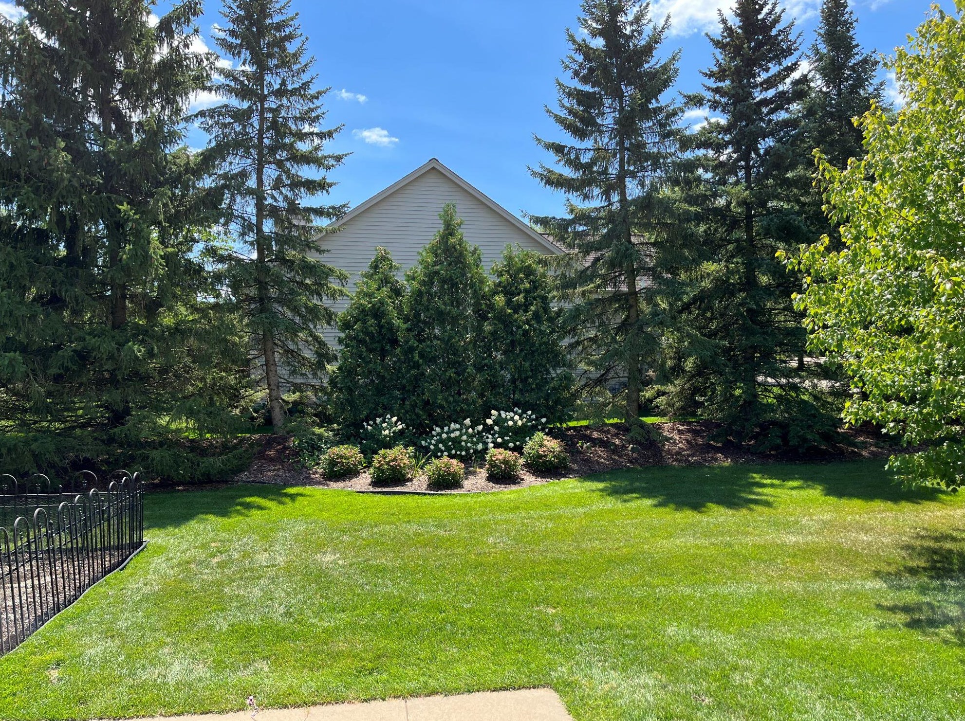 8157 Woodfield Dr, Hales Corners WI  53132-8386 exterior