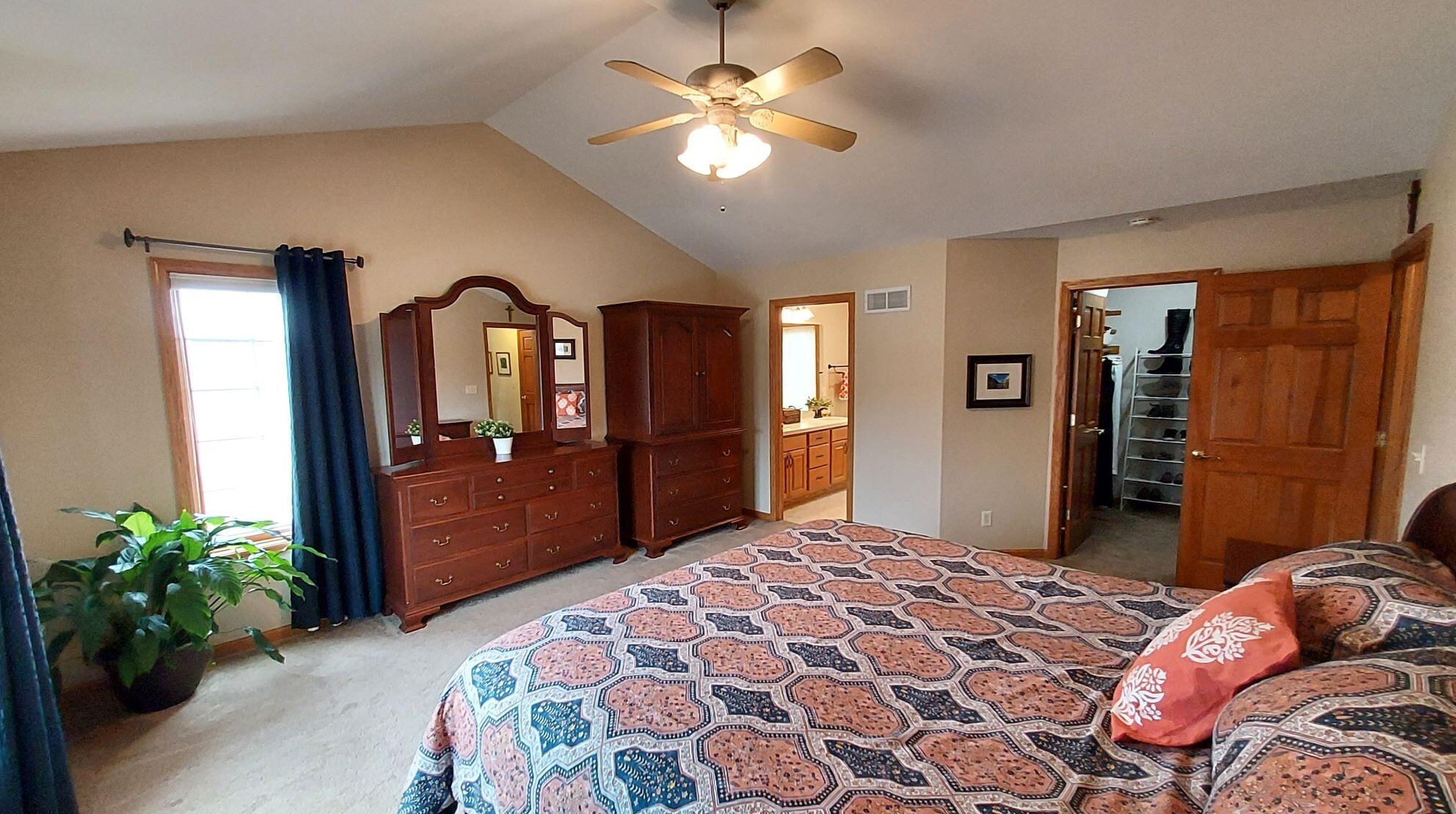 8157 Woodfield Dr, Hales Corners WI  53132-8386 exterior