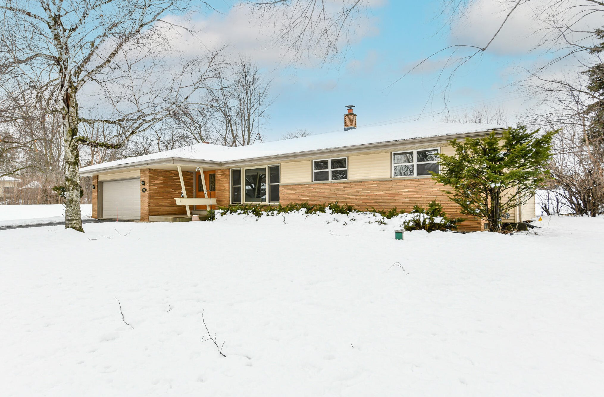 1885 N 166th St, Brookfield, WI 53005
